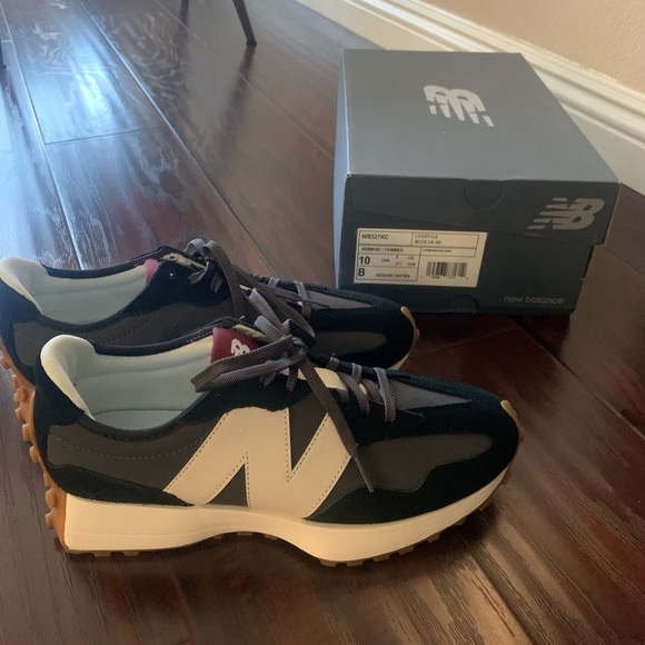 New Balance 327 Blackwhitegum Womens 